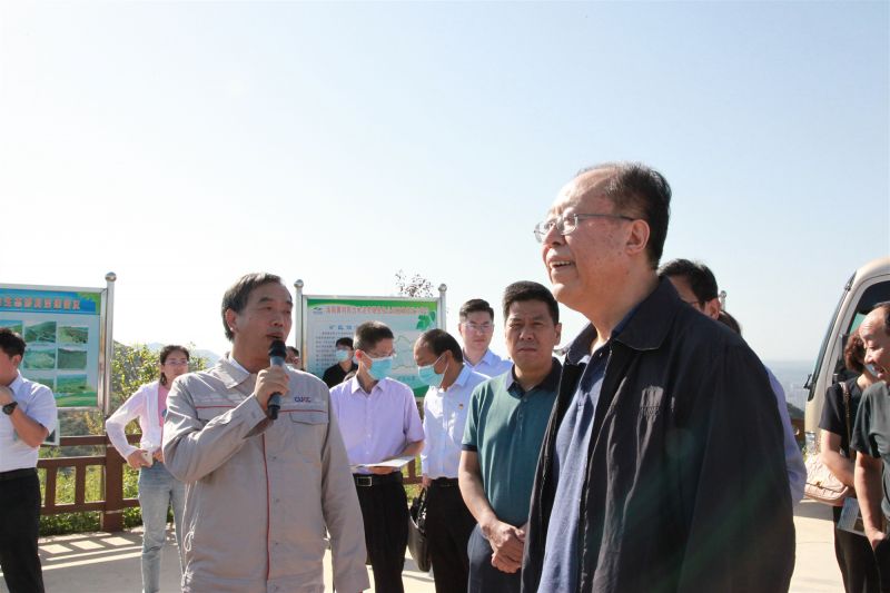 
				   
					河南省人大常委會(huì )黨組副書(shū)記、副主任馬懿一行到洛陽(yáng)黃河同力調研
				 