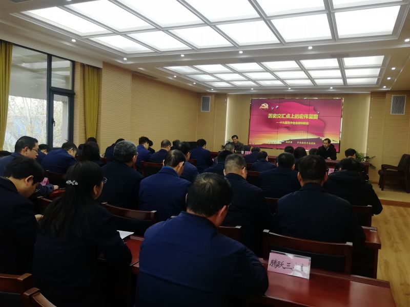 
				   
					黃河同力、騰躍同力舉辦黨委理論學(xué)習中心組(擴大)集體學(xué)習報告會(huì )
				 